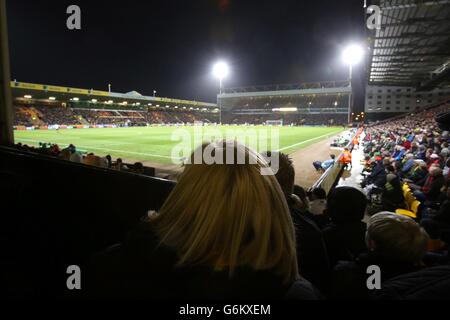 Football - Barclays Premier League - Norwich City / Crystal Palace - Carrow Road. Vue générale des fans qui regardent le match Banque D'Images