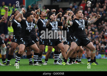 L'équipe néo-zélandaise a participé au Haka lors de la finale de la coupe du monde de rugby à XV à Old Trafford, Manchester. Banque D'Images