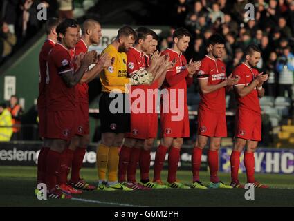 Football - Championnat Sky Bet - Yeovil Town / Charlton Athletic - Huish Park.Les joueurs de Charlton Athletic lors des applaudissements d'une minute pour Nelson Mandela Banque D'Images