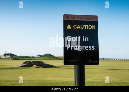 Panneau d'avertissement sur le 18e trou , Tom Morris, à l'Old Course de St Andrews en Ecosse, Royaume-Uni Fife Banque D'Images