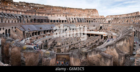 Panorama de l'intérieur du Colisée à Rome, Italie Banque D'Images