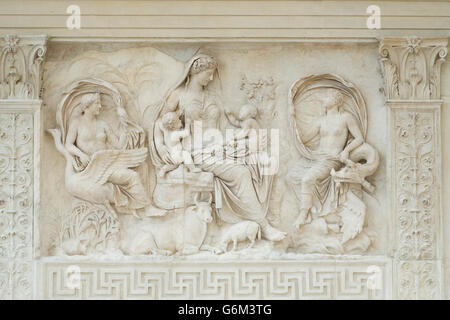 Détail de Tellus panel à Musée de l'Ara Pacis (Museo dell'Ara Pacis) immobilier monument Ara Pacis à Rome, Italie Banque D'Images