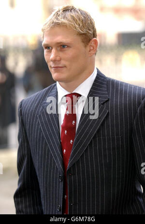 Prix de l'enfant du courage de la femme Josh Lewsey.Le joueur de rugby d'Angleterre Josh Lewsey arrive à la cérémonie du prix de l'enfant du courage de la femme qui s'est déroulée à l'abbaye de Westminster à Londres. Banque D'Images