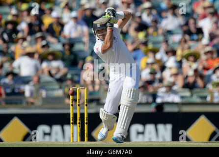 Kevin Pietersen, en Angleterre, chauve-souris au cours du deuxième jour du troisième test au stade WACA, à Perth, en Australie. Banque D'Images