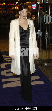 Star du film Liv Tyler arrive pour la première britannique de Lord of the Rings : le retour du roi à Odeon Leicester Square, dans le centre de Londres.Le troisième film de la trilogie Lord of the Rings - réalisé par Peter Jackson - est sorti le 17 décembre 2003. Banque D'Images