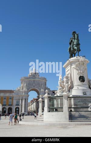 Lisbonne, Portugal. 31 mai 2015. L'Arc de Triomphe et le monument du roi Jose I en place du commerce de Lisbonne, Banque D'Images