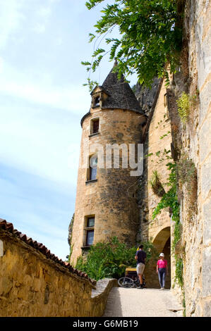 La Roque-Gageac est un joli village situé dans le Périgord le long de la Dordogne. Banque D'Images