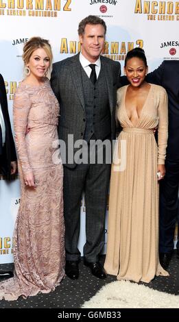 (De gauche à droite) Christina Applegate, will Ferrell et Meagan Good assistent à la première britannique d'Anchorman 2 au cinéma vue West End, Londres, le 11 décembre 2013. Banque D'Images