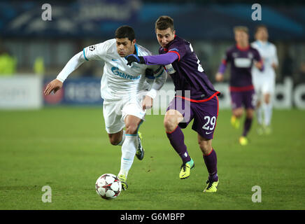 Autriche Marcus Suttner (à droite) de Vienne et la bataille de Hulk de Zenit St Petersburg pour la possession du ballon Banque D'Images