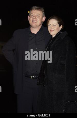 L'acteur Martin Clunes arrive pour la première européenne du Dralion du Cirque du Soleil, qui s'est tenue au Royal Albert Hall, dans le centre de Londres. Banque D'Images