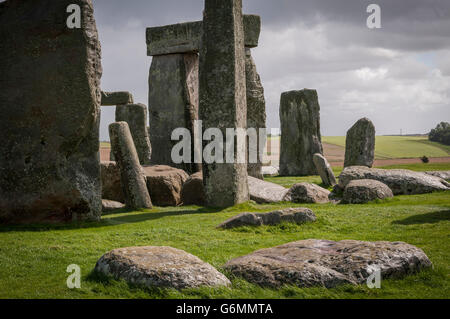 Dans le cercle de pierre préhistorique Stonehenge Wiltshire, Royaume-Uni Banque D'Images