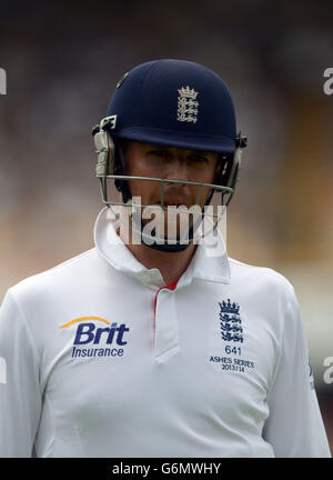 Cricket - les cendres 2013-14 - troisième Test - cinquième jour - Australie / Angleterre - WACA.Graeme Swann d'Angleterre réagit après avoir perdu son cricket au cours du cinquième jour du troisième Test au WACA Ground, à Perth, en Australie. Banque D'Images