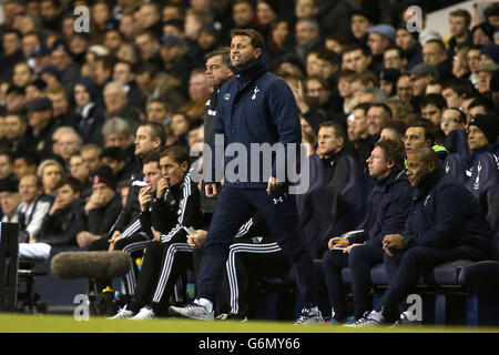 Tottenham Hotspur directeur intérimaire Tim Sherwood avec les Ferdinand (à droite) et Steffen Freund (deuxième à droite) Banque D'Images