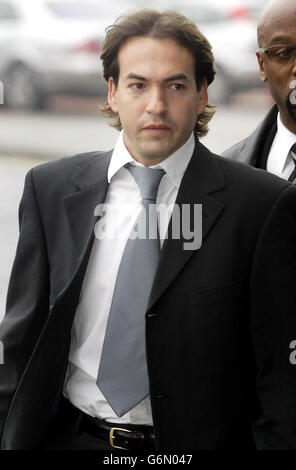 Le footballeur de Manchester City Eyal Berkovic arrive pour l'audience de Rio Ferdinand au stade Reebok, à Bolton.L'audition de l'Association de football du footballeur de Manchester United Rio Ferdinand, qui a raté un test de dépistage de drogues, est entrée dans sa deuxième journée. Banque D'Images