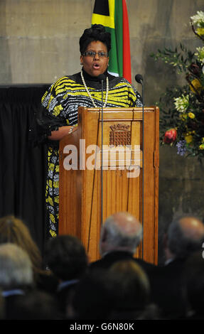 Pamela Ncuvettes s'exprime à l'occasion de la célébration de la vie de Nelson Mandela, qui s'est tenue au Westminster Hall, Chambre des communes, dans le centre de Londres. Banque D'Images