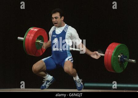 22-JUL-96 ... Jeux Olympiques d'Atlanta ... Musculation hommes .... Valerios Leonidis en action aujourd'hui Banque D'Images