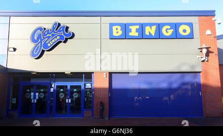 Vue générale de la salle de bingo Gala à Harpurhey, Manchester, où une femme de 56 ans et son fils ont été abattus lors d'une attaque ciblée. Banque D'Images