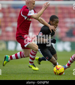 Le défi Jozsef Varga de Middlesbrough et Callum Harriott de Charlton pendant le championnat Sky Bet, Middlesbrough / Charlton Athletic au stade Riverside, Middlesbrough, Teeside le samedi 18 janvier 2014 Banque D'Images