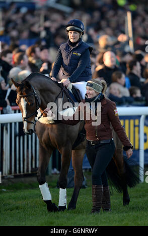 Kauto Star, monté par Laura Collett, mène le terrain pour le William Hill King George VI Chase Banque D'Images