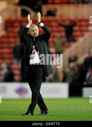 Football - Championnat Sky Bet - Middlesbrough / Burnley - le stade Riverside.Sean Dyche, directeur de Burnley, applaudit les fans de Burnley Banque D'Images