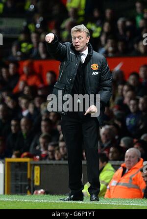 Football - FA Cup - troisième tour - Manchester United / Swansea City - Old Trafford.David Moyes, le directeur de Manchester United, fait des gestes sur la ligne de contact Banque D'Images