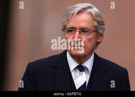 L'acteur de la rue couronnement William Roache arrive au tribunal de la Couronne de Preston où il affronte deux chefs d'accusation de viol d'une fille de 15 ans dans l'est du Lancashire en 1967, et cinq chefs d'accusation d'agression indécente impliquant quatre autres plaignants âgés de 16 ans et moins aux dates entre 1965 et 1971. Banque D'Images