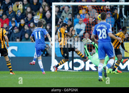 Football - Barclays Premier League - Hull City / Chelsea - KC Stadium.Allan McGregor de Hull sauve la première demi-photo Oscar de Chelsea Banque D'Images