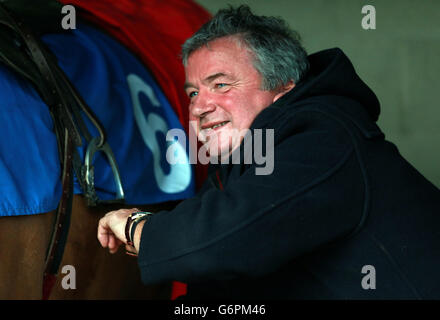 Courses hippiques - Hippodrome de Ludlow. Entraîneur Nigel Twiston-Davies à l'hippodrome de Ludlow. Banque D'Images