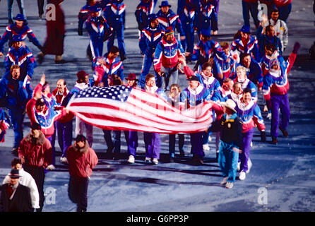 L'équipe américaine marchant dans la cérémonie de clôture de la 1994 Jeux Olympiques d'hiver, Albertville, France Banque D'Images