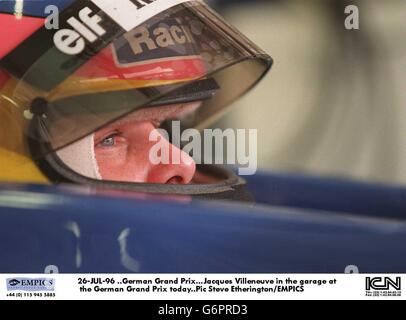 26-JUL-96 .Grand Prix d'Allemagne. Jacques Villeneuve dans le garage du Grand Prix d'Allemagne Banque D'Images