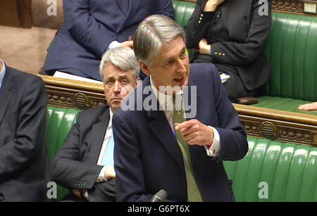 Le secrétaire à la Défense, Philip Hammond, fait une déclaration à la Chambre des communes de Londres au sujet de la restructuration des forces armées. Banque D'Images