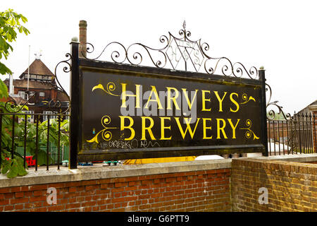 Signer pour brasserie Harveys à Lewes, East Sussex, Angleterre, Royaume-Uni Banque D'Images