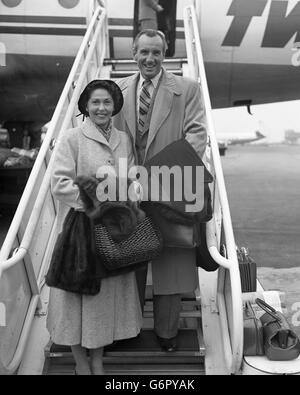 Tennis - Fred Perry avec son épouse Barbara - London Airport Banque D'Images