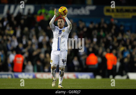 Ross McCormack, de Leeds United, fête avec le match de match après le championnat Sky Bet à Elland Road, Leeds. Banque D'Images