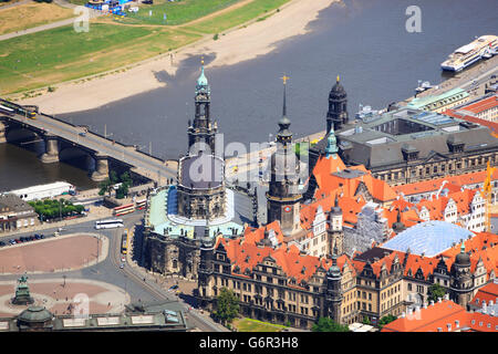 Vieille ville mit Terrasse Bruhl, église de la Cour, et Augustus pont, rivière de l'Elbe, Dresde, Saxe, Allemagne / Brühlsche Terrasse, l'Église Hofkirche, Augustusbrücke Banque D'Images