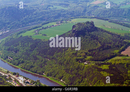 Lilienstein, des montagnes de grès de l'Elbe, fleuve d'Elbe, la Suisse Saxonne, Saxe, Allemagne / hauts plateaux de grès de l'Elbe Banque D'Images