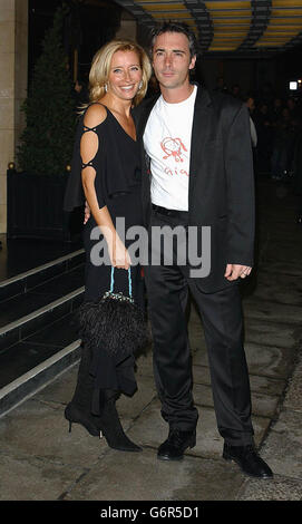 L'actrice Emma Thompson et son mari Greg Wise arrivent pour les Sony Ericsson Empire film Awards à l'hôtel Dorchester dans le centre de Londres. Les neuvième prix annuels sont organisés par Empire Magazine et votés par le public. Banque D'Images