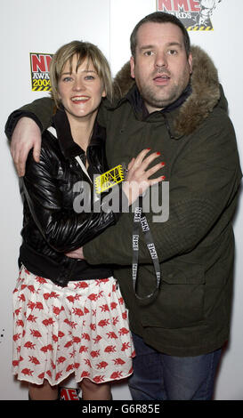 Edith Bowman et Chris Moyles, DJ de radio One, arrivent pour les NME Awards au Hammersmith Palais à l'ouest de Londres. Les prix annuels de la musique sont déterminés par un sondage des lecteurs dans le magazine musical NME. Banque D'Images