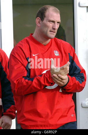 Lawrence Dallaglio pendant l'entraînement de rugby d'Angleterre au Penny Hill Park, Surrey, avant leur match des RBS 6 Nations contre l'Écosse samedi à Murrayfield. Banque D'Images