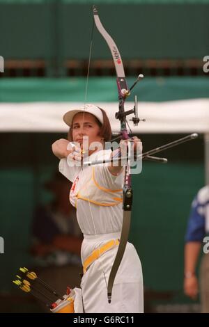 31-JUL-96. Jeux olympiques d'Atlanta. Tir à l'arc individuel pour femmes. Ljudmila Arzhannikova des pays-Bas en action Banque D'Images