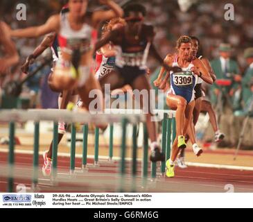 29-JUL-96. Jeux olympiques d'Atlanta. Haies de 400 m pour femmes. Sally Gunnell, en Grande-Bretagne, en action pendant sa chaleur Banque D'Images