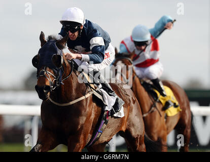 Jubilee Brig, criblé de George Baker, remporte le téléchargement de l'APPLICATION BetVictor qui revendique maintenant des enjeux à l'hippodrome de Kempton, Kempton. Banque D'Images