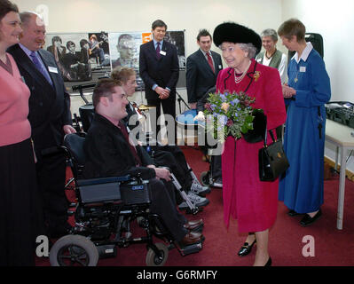 La reine Elizabeth II visite Douglas House Banque D'Images