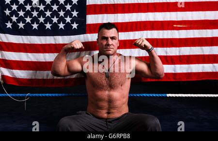 Boxe - Kevin Johnson, Joey Abell et Vivian Harris Media s'entraîner - Peacock Gym.Joey Abell pose pour le photographe après son travail au Peacock Gym, Londres. Banque D'Images