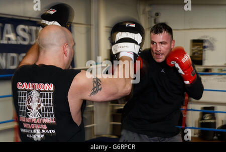 Boxe - Kevin Johnson, Joey Abell et Vivian Harris Media s'entraîner - Peacock Gym.Joey Abell (à droite) pendant l'entraînement médiatique au Peacock Gym, Londres. Banque D'Images