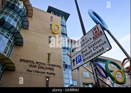 L'hôpital Bristol Royal pour enfants, « bâtiment Paul O'Gorman », est considéré comme un examen indépendant de l'unité cardiaque pédiatrique de l'hôpital, suite à son inquiétude quant au traitement des nouveau-nés et des jeunes enfants morts ou victimes de complications. Banque D'Images