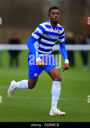 Football - Barclays U21 Premier League - Aston Villa v Reading - terrain d'entraînement Bodymoor Heath. Gozie Ugwu de Reading Banque D'Images
