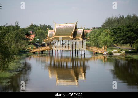 Un traditionnel Woodbridge dans la ville antique ou Muang Boran en la ville de Samuth Valdivia au sud de la ville de Bangkok en Thaïlande Banque D'Images