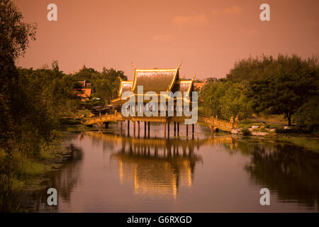 Un traditionnel Woodbridge dans la ville antique ou Muang Boran en la ville de Samuth Valdivia au sud de la ville de Bangkok en Thaïlande Banque D'Images