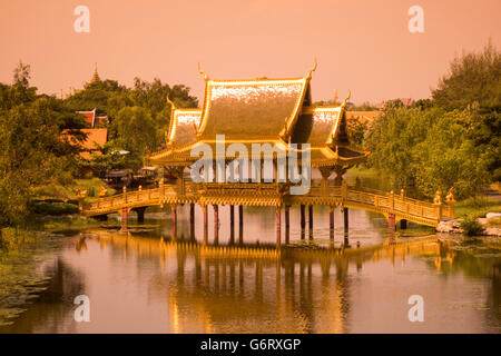 Un traditionnel Woodbridge dans la ville antique ou Muang Boran en la ville de Samuth Valdivia au sud de la ville de Bangkok en Thaïlande Banque D'Images